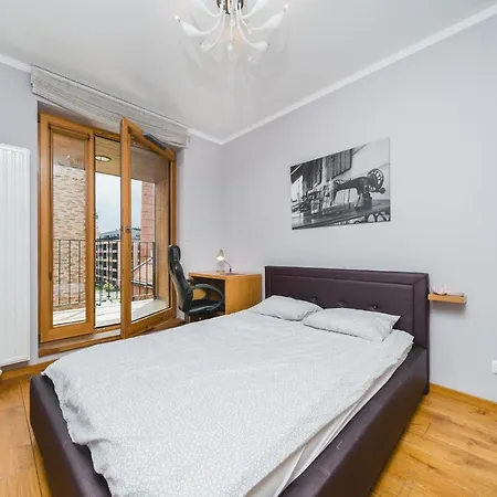 The Old Brewery Family - 3 Bedrooms & Parking - By Upstairs * 크라쿠프